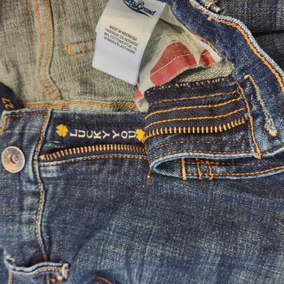 Lucky Brand Sweet'N Crop 5 Pocket Stretch Distressed Low Rise Crop Blue Jeans 4 - Picture 15 of 16